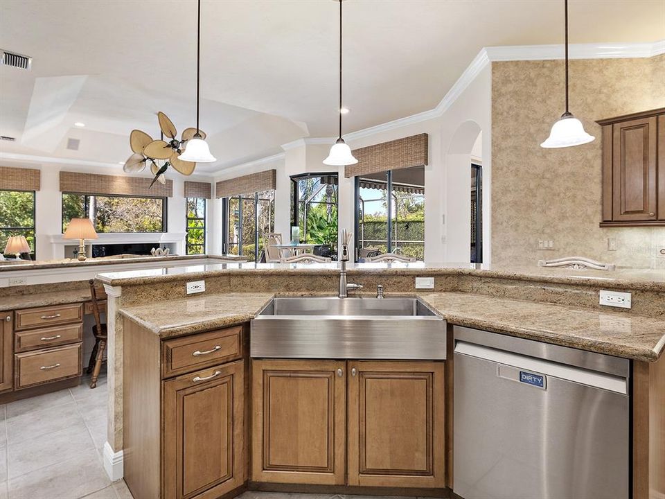 待售: $990,000 (3 贝兹, 3 浴室, 2701 平方英尺)