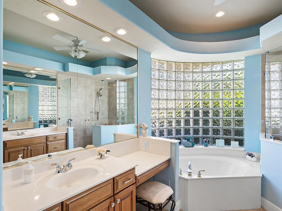 待售: $990,000 (3 贝兹, 3 浴室, 2701 平方英尺)