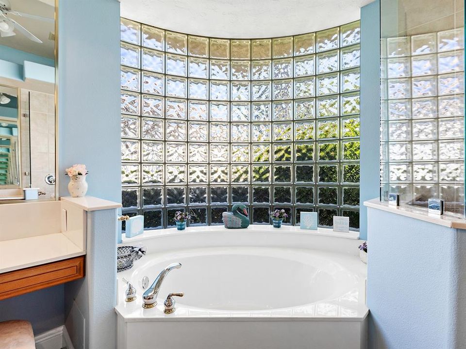 待售: $990,000 (3 贝兹, 3 浴室, 2701 平方英尺)