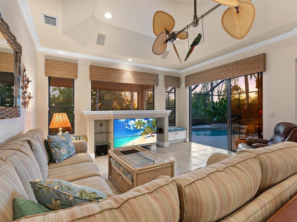 待售: $990,000 (3 贝兹, 3 浴室, 2701 平方英尺)