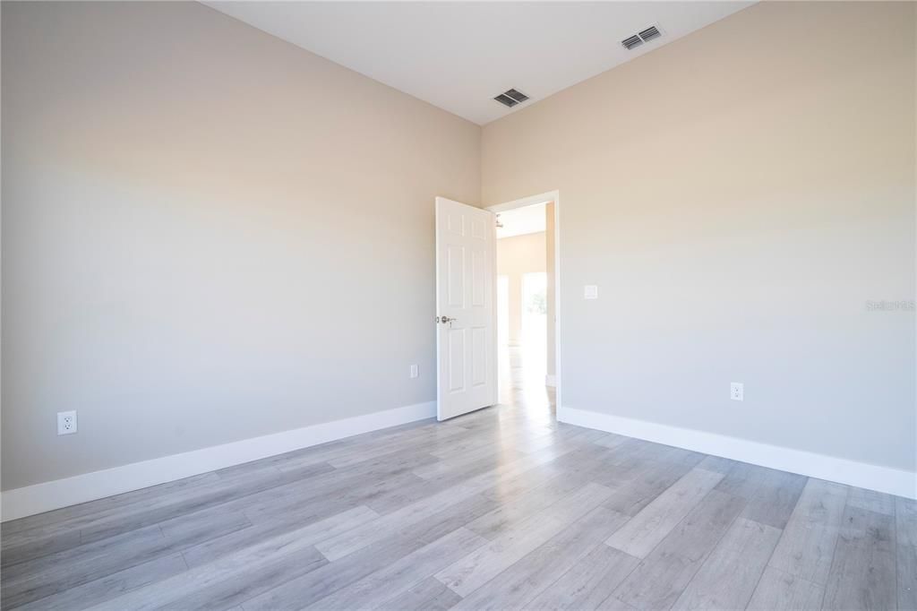 For Sale: $335,000 (3 beds, 2 baths, 1586 Square Feet)