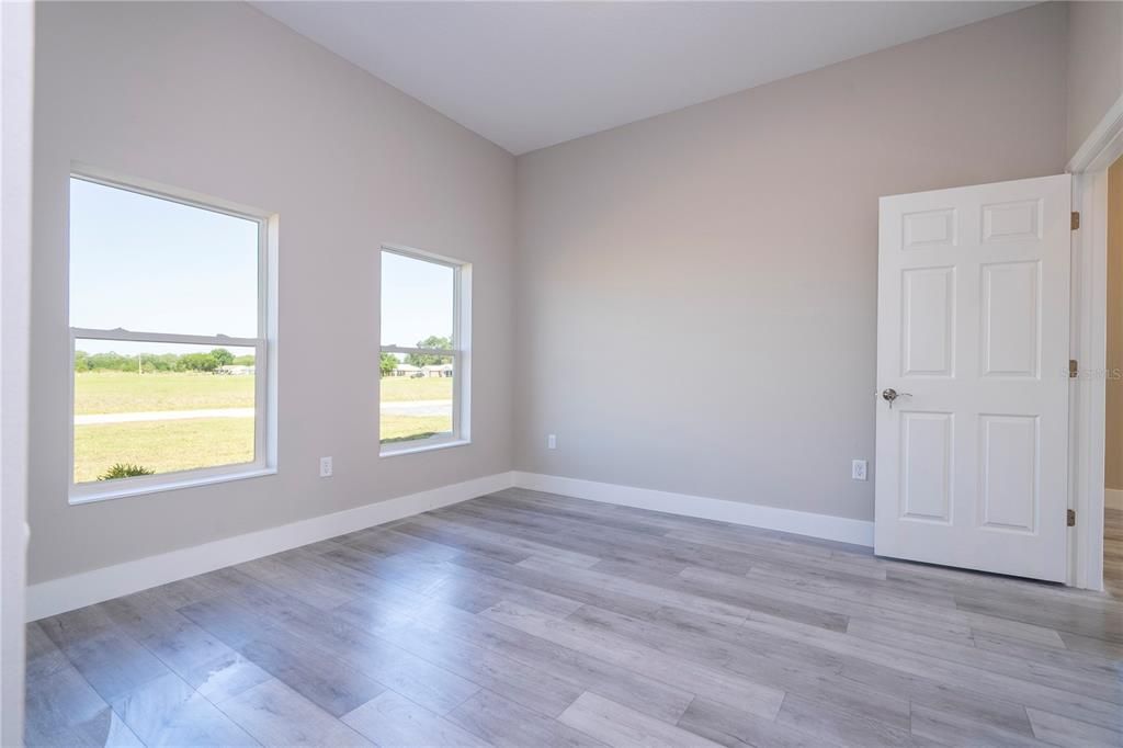 For Sale: $335,000 (3 beds, 2 baths, 1586 Square Feet)