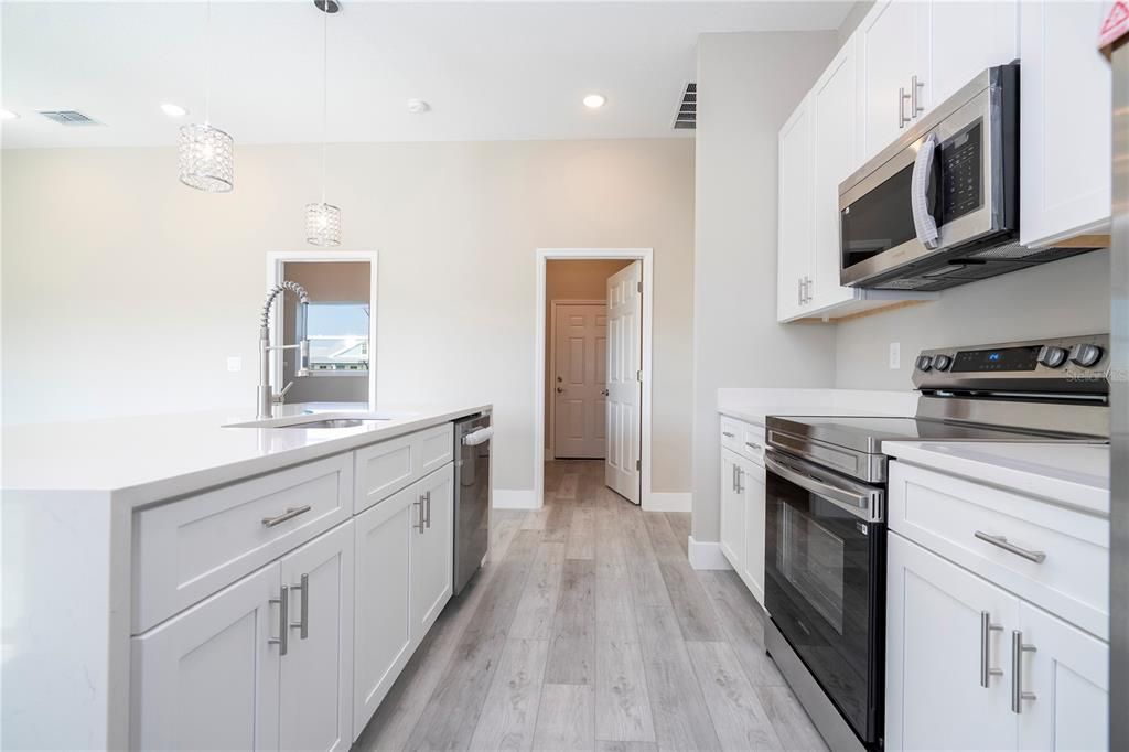 For Sale: $335,000 (3 beds, 2 baths, 1586 Square Feet)