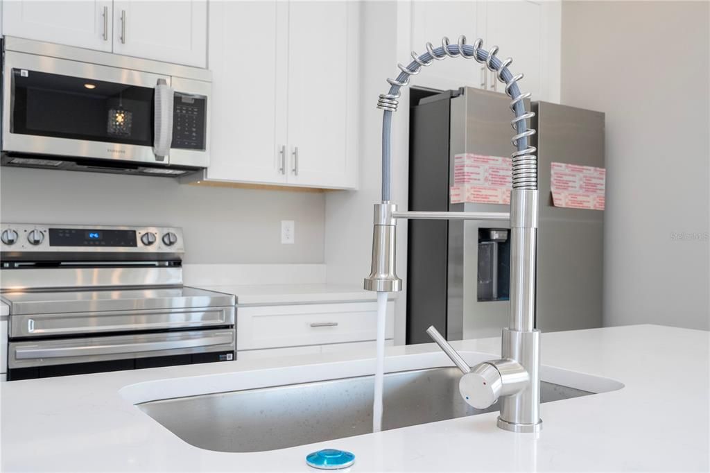 For Sale: $335,000 (3 beds, 2 baths, 1586 Square Feet)