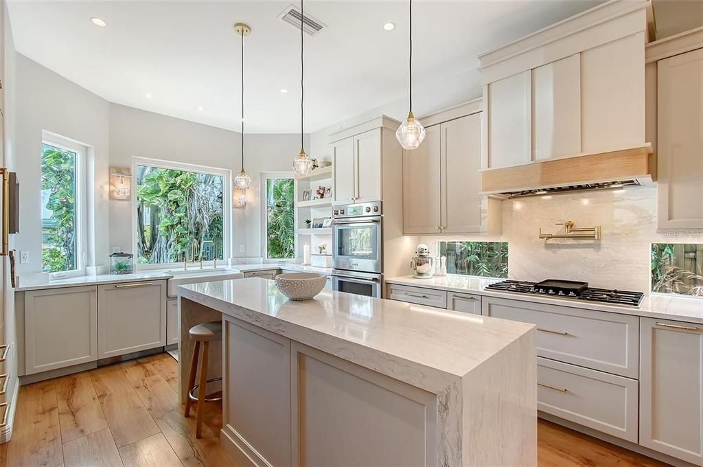 For Sale: $2,295,000 (4 beds, 3 baths, 2722 Square Feet)