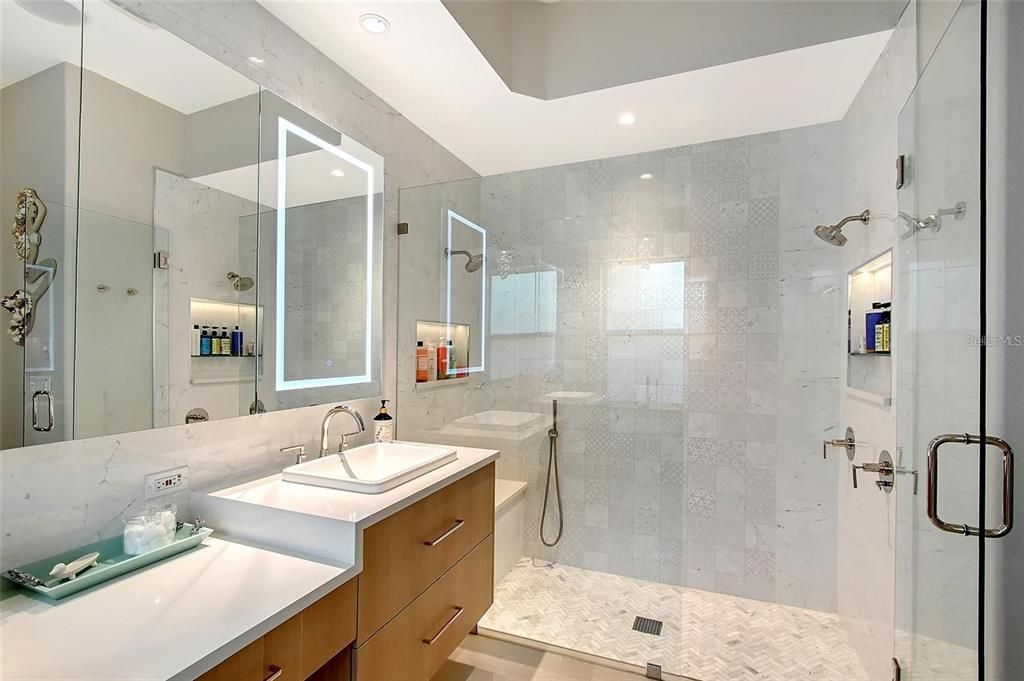 For Sale: $2,295,000 (4 beds, 3 baths, 2722 Square Feet)