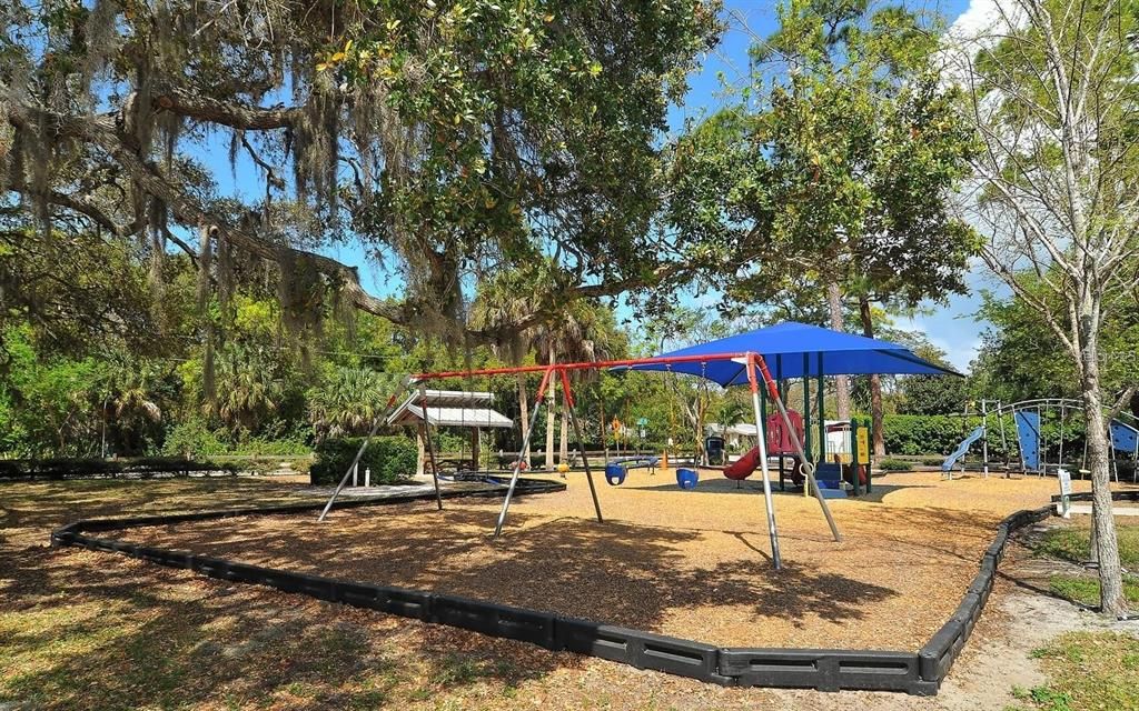 For Sale: $2,295,000 (4 beds, 3 baths, 2722 Square Feet)