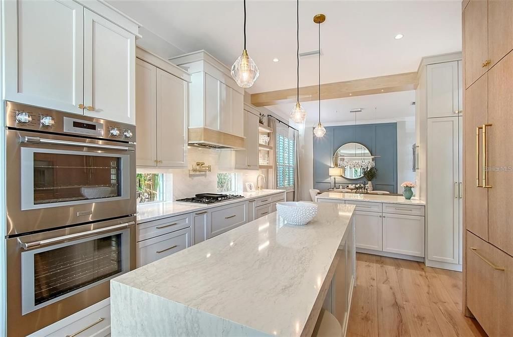 For Sale: $2,295,000 (4 beds, 3 baths, 2722 Square Feet)