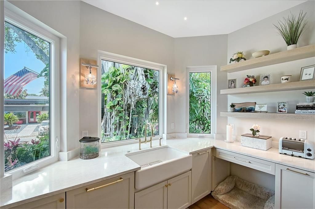 For Sale: $2,295,000 (4 beds, 3 baths, 2722 Square Feet)