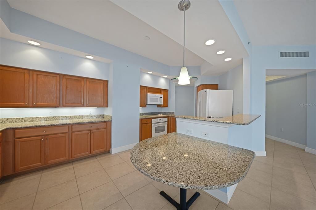 На продажу: $725,000 (3 спален, 3 ванн, 2351 Квадратных фут)