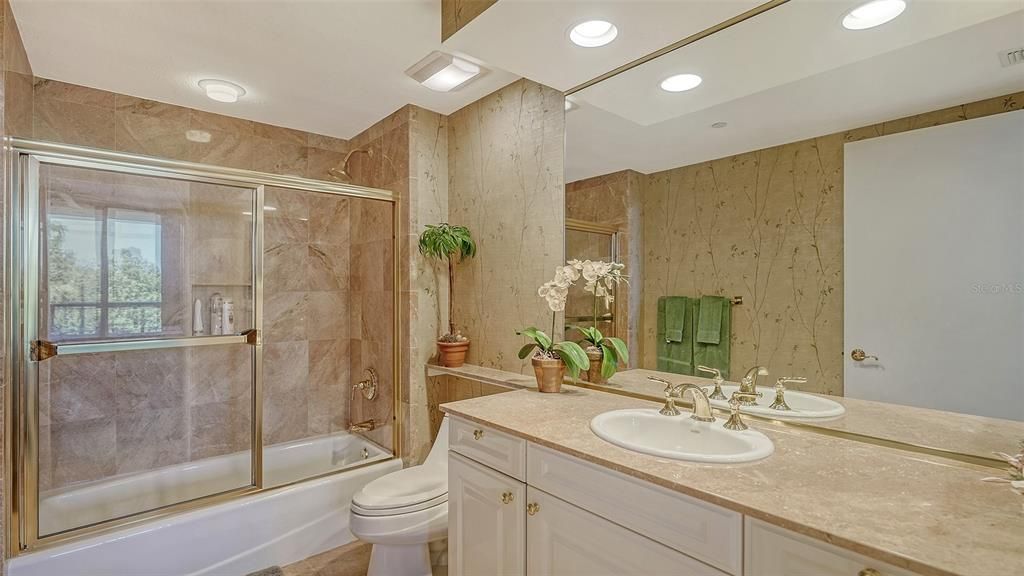 Под контрактом: $1,500,000 (2 спален, 4 ванн, 2965 Квадратных фут)