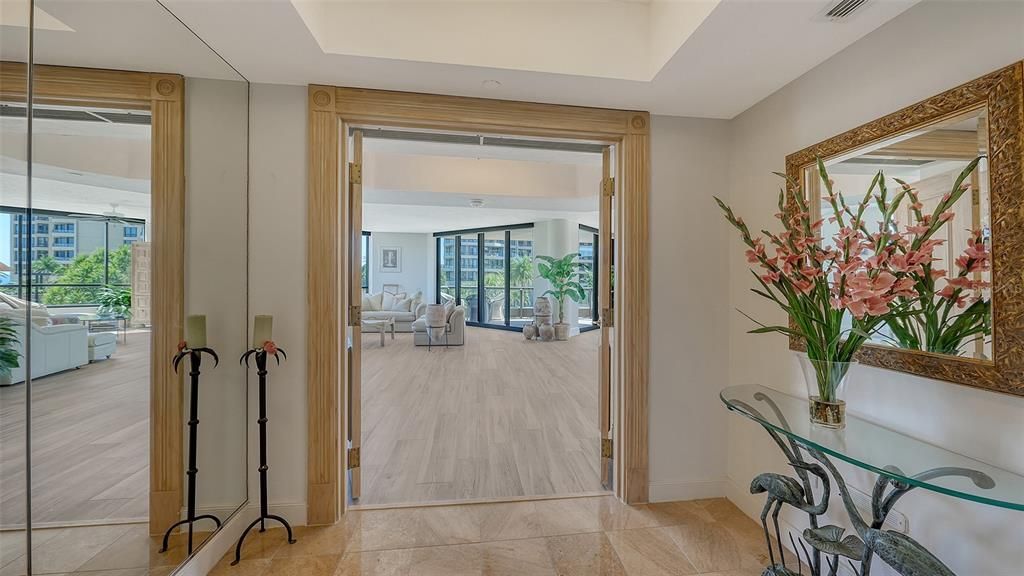 Под контрактом: $1,500,000 (2 спален, 4 ванн, 2965 Квадратных фут)