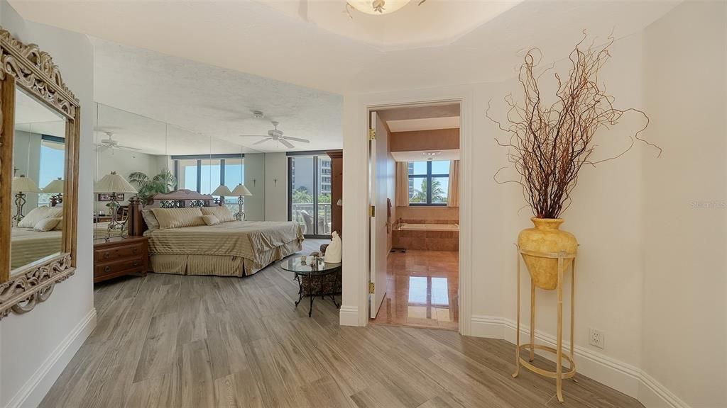 Под контрактом: $1,500,000 (2 спален, 4 ванн, 2965 Квадратных фут)