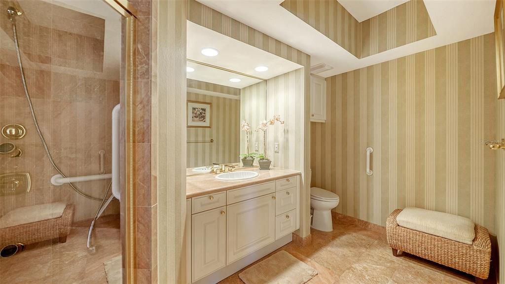 Под контрактом: $1,500,000 (2 спален, 4 ванн, 2965 Квадратных фут)