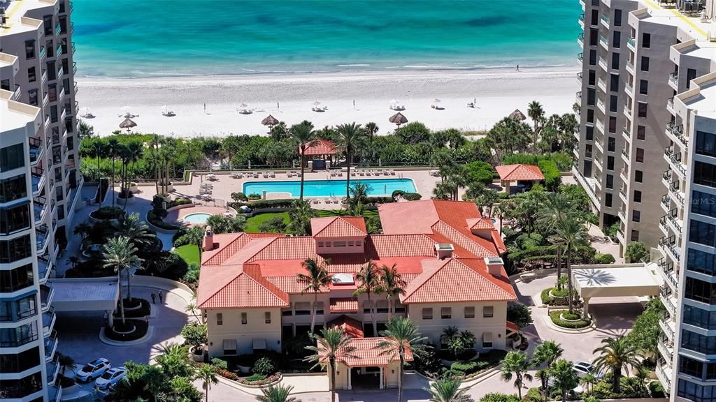 Под контрактом: $1,500,000 (2 спален, 4 ванн, 2965 Квадратных фут)