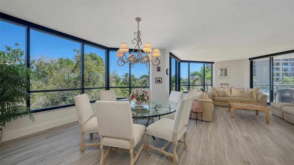 Под контрактом: $1,500,000 (2 спален, 4 ванн, 2965 Квадратных фут)