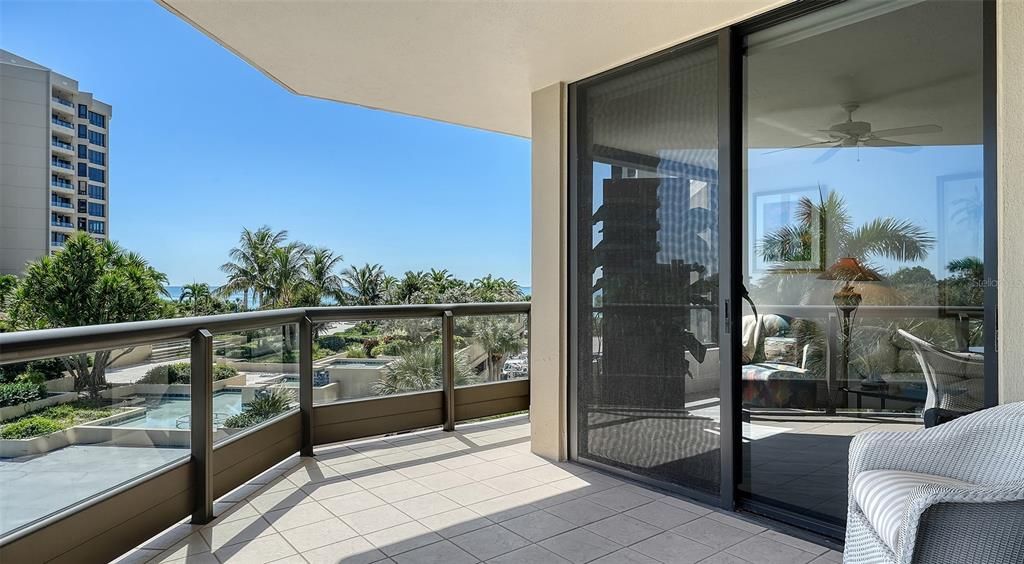 Под контрактом: $1,500,000 (2 спален, 4 ванн, 2965 Квадратных фут)