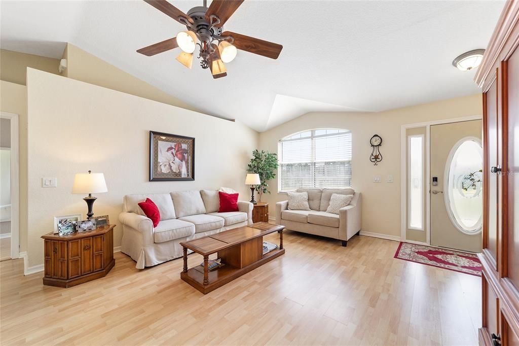 На продажу: $315,000 (3 спален, 2 ванн, 1583 Квадратных фут)