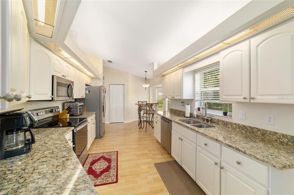 На продажу: $315,000 (3 спален, 2 ванн, 1583 Квадратных фут)