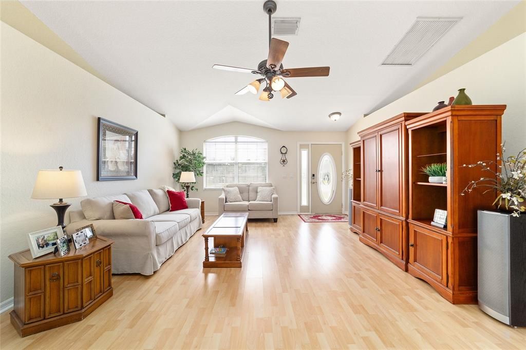 На продажу: $315,000 (3 спален, 2 ванн, 1583 Квадратных фут)