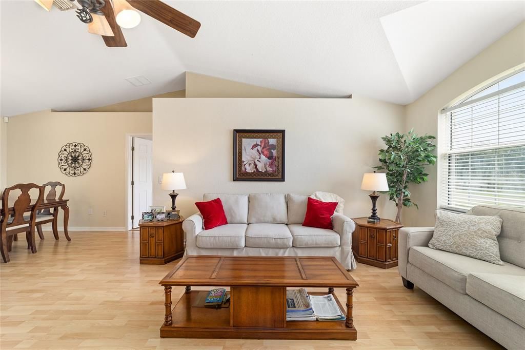 На продажу: $315,000 (3 спален, 2 ванн, 1583 Квадратных фут)