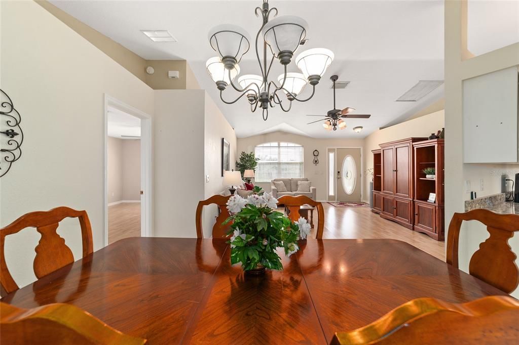 На продажу: $315,000 (3 спален, 2 ванн, 1583 Квадратных фут)