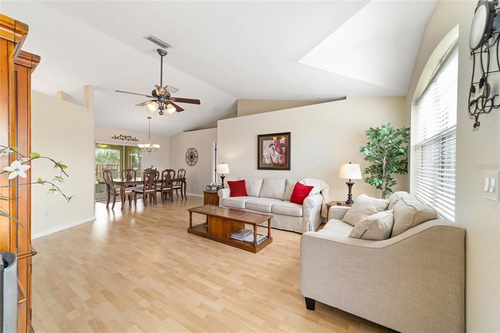 На продажу: $315,000 (3 спален, 2 ванн, 1583 Квадратных фут)