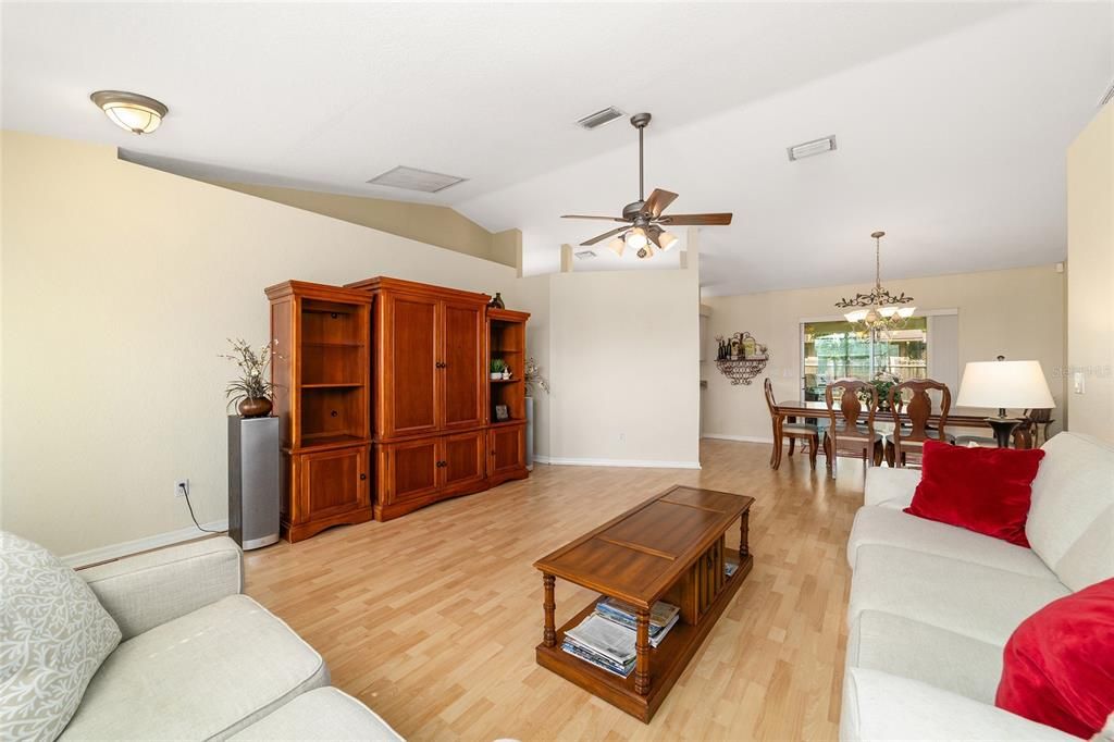 На продажу: $315,000 (3 спален, 2 ванн, 1583 Квадратных фут)