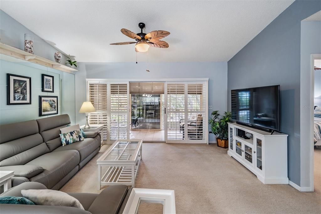 For Sale: $325,000 (2 beds, 2 baths, 1235 Square Feet)