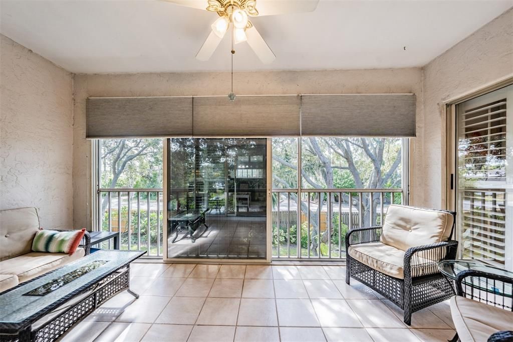 For Sale: $325,000 (2 beds, 2 baths, 1235 Square Feet)