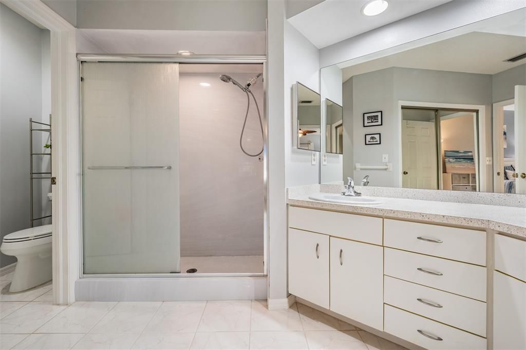 For Sale: $325,000 (2 beds, 2 baths, 1235 Square Feet)