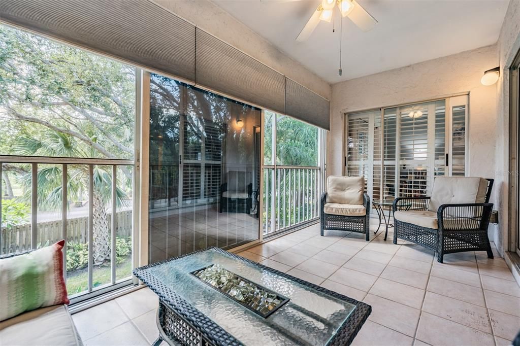 For Sale: $325,000 (2 beds, 2 baths, 1235 Square Feet)