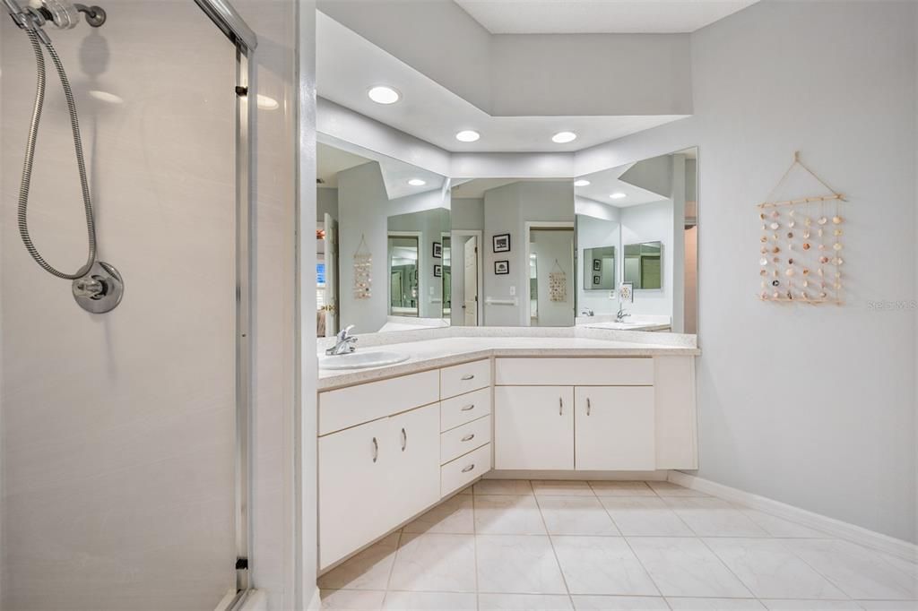 For Sale: $325,000 (2 beds, 2 baths, 1235 Square Feet)