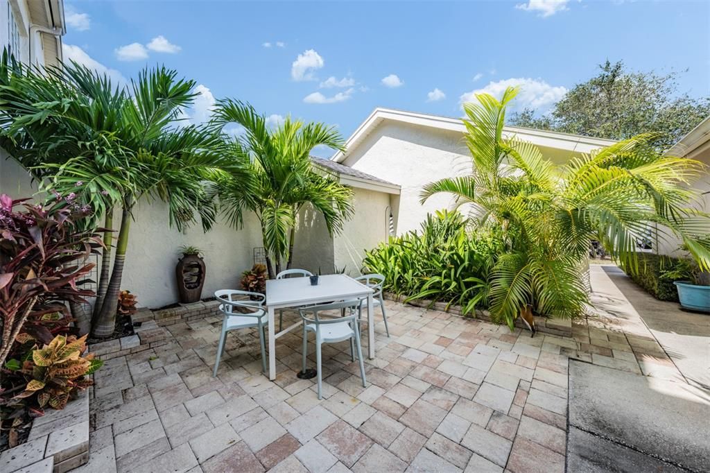 For Sale: $325,000 (2 beds, 2 baths, 1235 Square Feet)