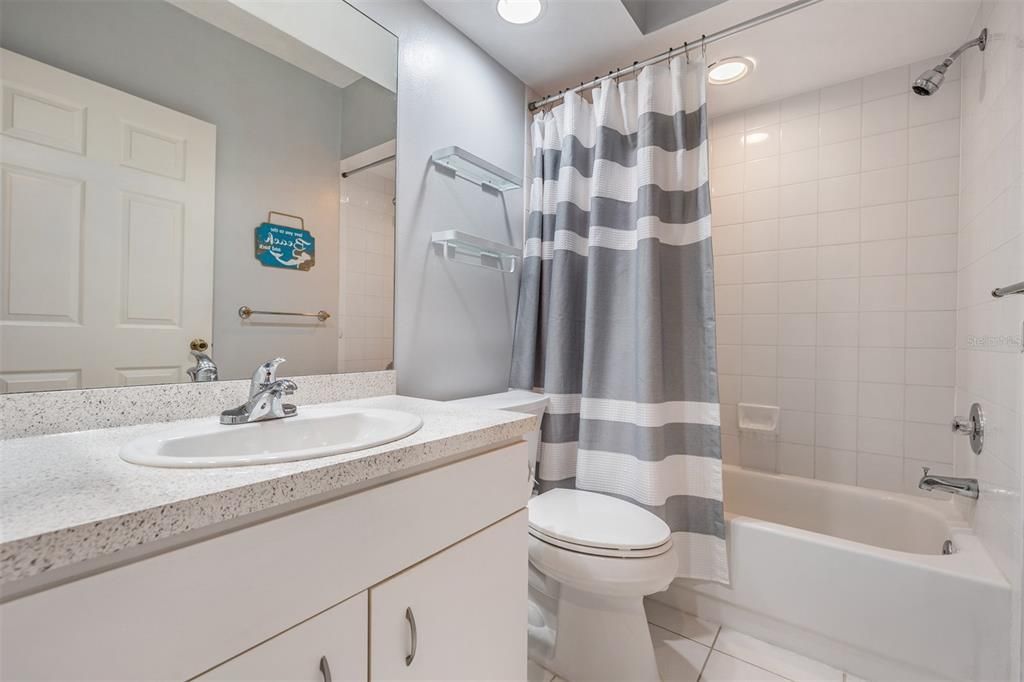 For Sale: $325,000 (2 beds, 2 baths, 1235 Square Feet)