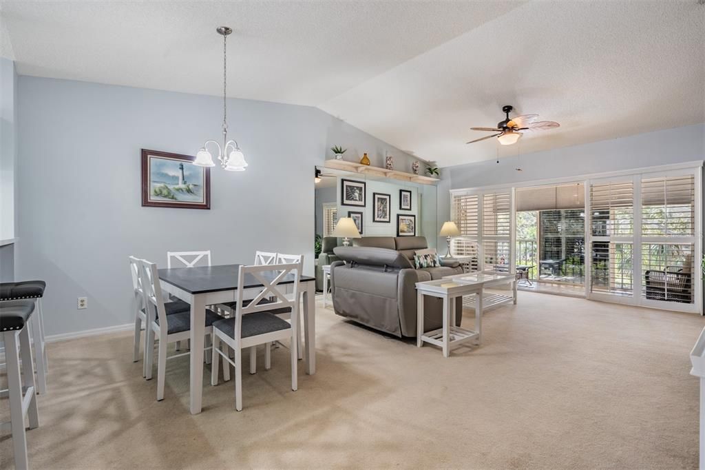 For Sale: $325,000 (2 beds, 2 baths, 1235 Square Feet)