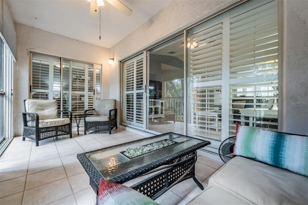 For Sale: $325,000 (2 beds, 2 baths, 1235 Square Feet)