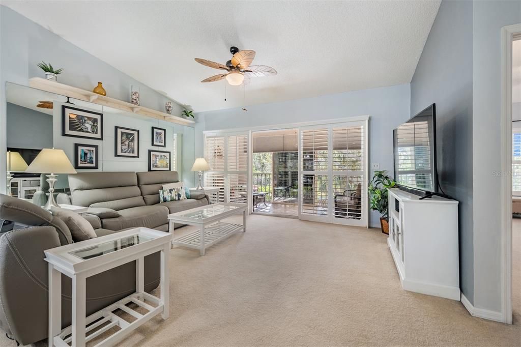 For Sale: $325,000 (2 beds, 2 baths, 1235 Square Feet)