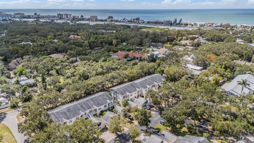 For Sale: $325,000 (2 beds, 2 baths, 1235 Square Feet)