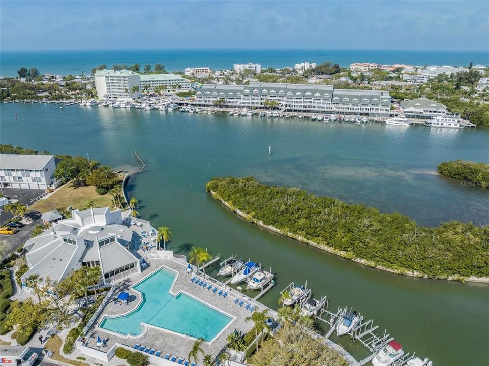 For Sale: $325,000 (2 beds, 2 baths, 1235 Square Feet)