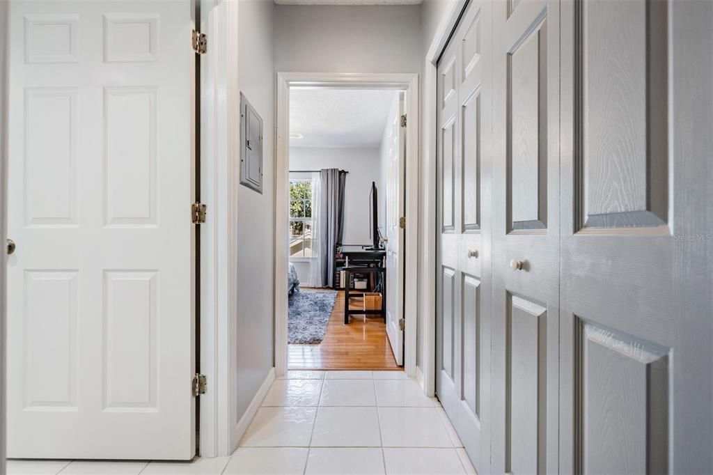 For Sale: $325,000 (2 beds, 2 baths, 1235 Square Feet)