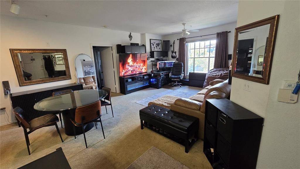 Под контрактом: $110,000 (1 спален, 1 ванн, 840 Квадратных фут)