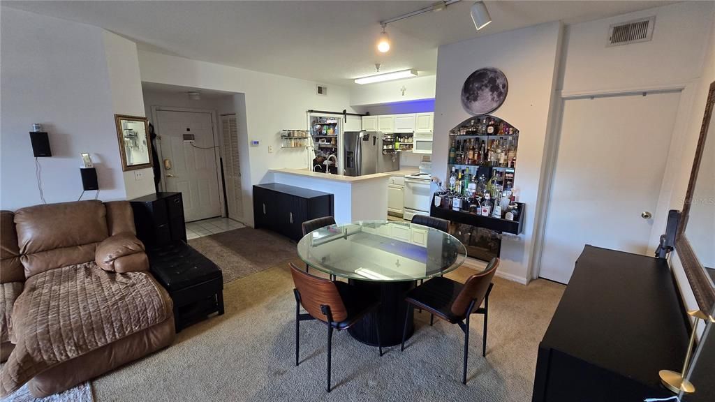 Под контрактом: $110,000 (1 спален, 1 ванн, 840 Квадратных фут)