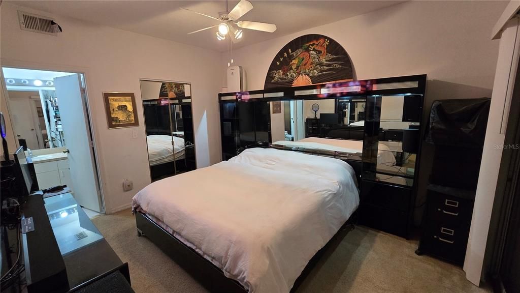 Под контрактом: $110,000 (1 спален, 1 ванн, 840 Квадратных фут)