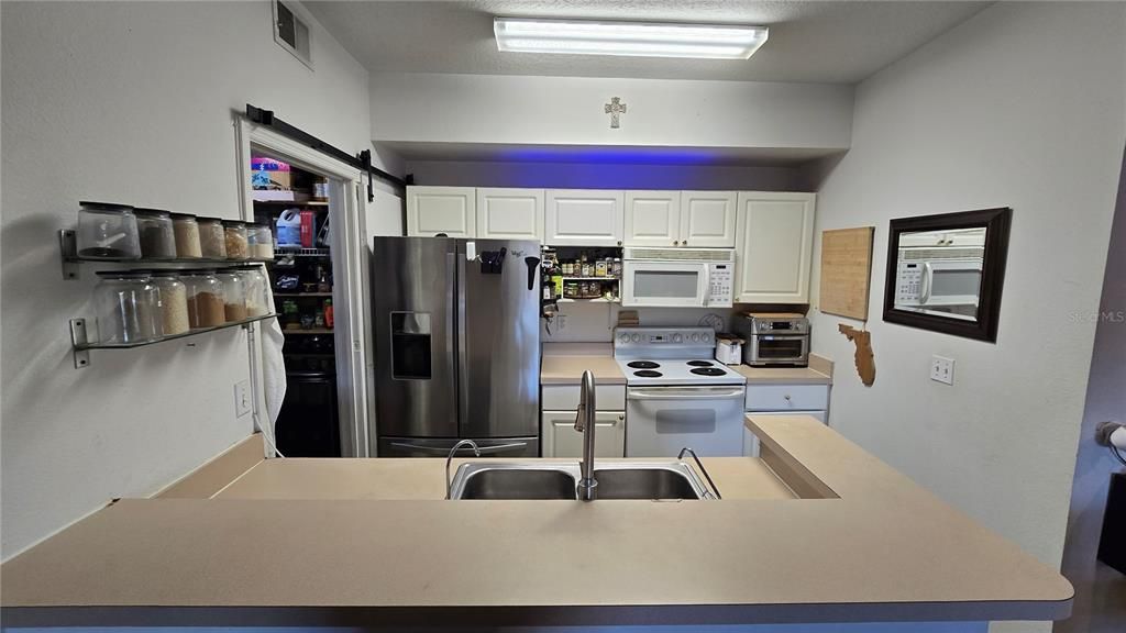 Под контрактом: $110,000 (1 спален, 1 ванн, 840 Квадратных фут)