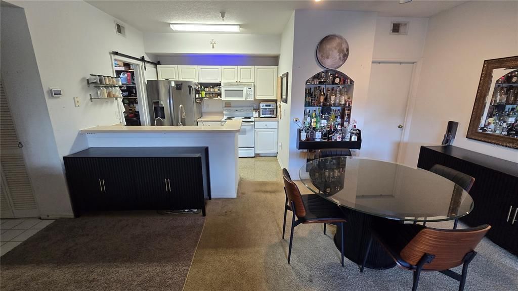 Под контрактом: $110,000 (1 спален, 1 ванн, 840 Квадратных фут)