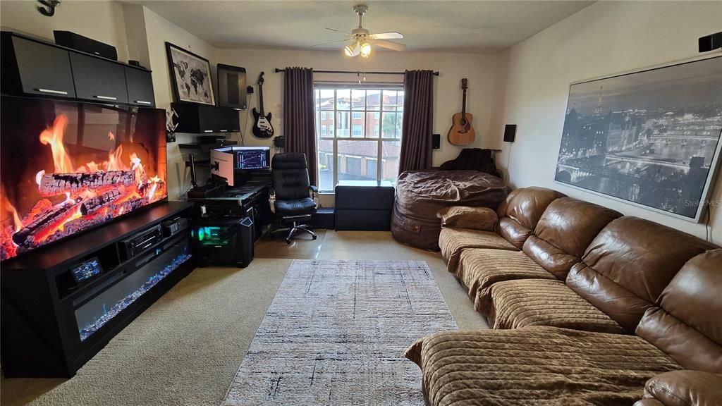 Под контрактом: $110,000 (1 спален, 1 ванн, 840 Квадратных фут)