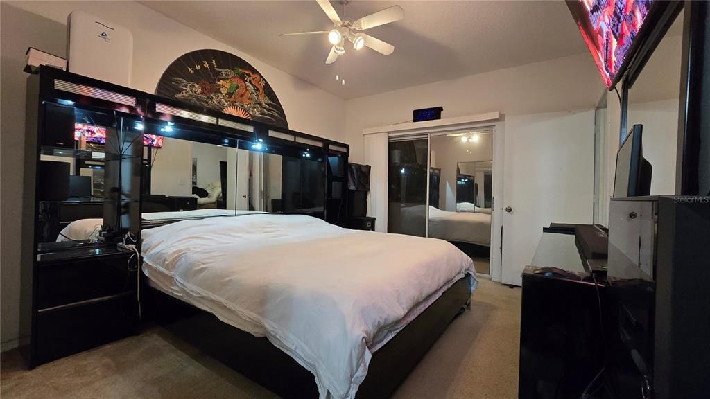 Под контрактом: $110,000 (1 спален, 1 ванн, 840 Квадратных фут)