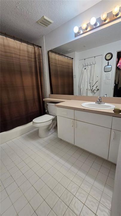 Под контрактом: $110,000 (1 спален, 1 ванн, 840 Квадратных фут)