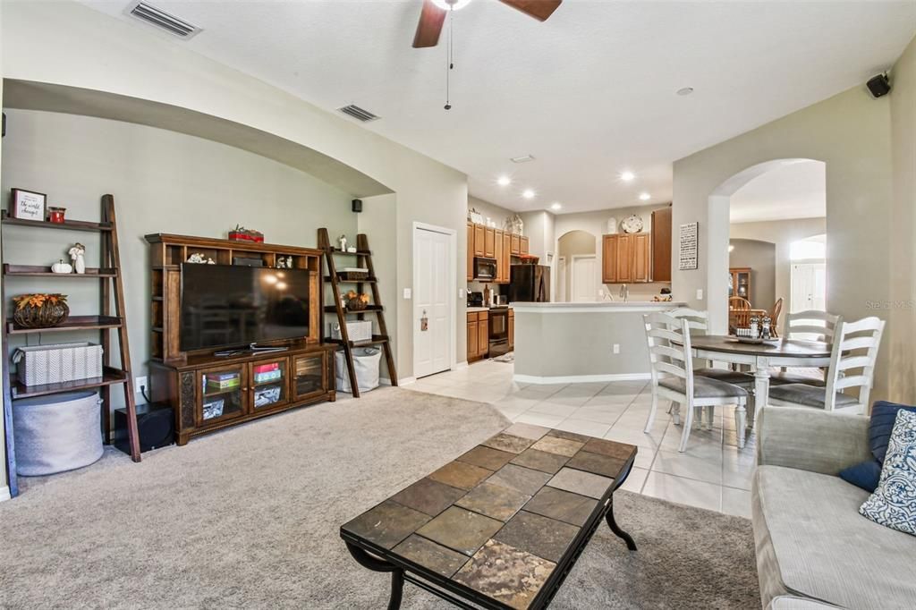 На продажу: $435,000 (4 спален, 3 ванн, 2375 Квадратных фут)